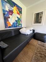 Posezení v ubytování Reykjavik Urban Escape 2-Bedroom Haven with Private Entrance
