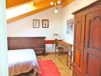 A bed or beds in a room at El Arcon