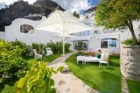 Villa Francesco Luxury Suitesにある庭
