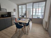 Kuchyňa alebo kuchynka v ubytovaní Appartement au calme idéalement placé à Mâcon.