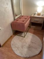 a pink ottoman in a bathroom with a mirror at Denis Apartment in Ždrelac
