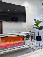 TV a/nebo společenská místnost v ubytování Premium Suites