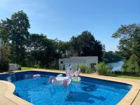 Bazén v ubytování Rakmak Kan Resort & Cafe nebo v jeho okolí