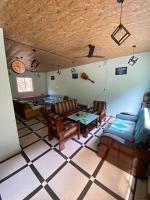 Et opholdsområde på Bhagirathi Resort by Aikyam