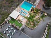 Bazén v ubytování Arrebol Suite con Jacuzzi, piscina y naturaleza nebo v jeho okolí