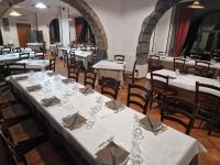 En restaurant eller et andet spisested på Agriturismo dell'Etna