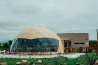 Το κτήριο όπου στεγάζεται  το οργανωμένο κάμπινγκ