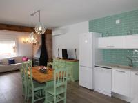 Kuchyň nebo kuchyňský kout v ubytování Casa cerca del mar con piscina privada, wifi, aire opcional, mascotas bienvenidas, playa para perros - ES-184-26