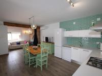 Kuchyň nebo kuchyňský kout v ubytování Casa cerca del mar con piscina privada, wifi, aire opcional, mascotas bienvenidas, playa para perros - ES-184-26