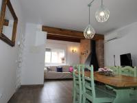 TV a/nebo společenská místnost v ubytování Casa cerca del mar con piscina privada, wifi, aire opcional, mascotas bienvenidas, playa para perros - ES-184-26