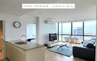 Melbourne Lifestyle Apartments - Best Views on Collinsにあるテレビまたはエンターテインメントセンター