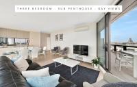 Melbourne Lifestyle Apartments - Best Views on Collinsにあるテレビまたはエンターテインメントセンター