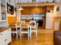 A kitchen or kitchenette at BPIRINEOS-Las Plazas