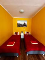 Postel nebo postele na pokoji v ubytování Travel House Wroclaw