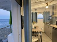 Kuchyňa alebo kuchynka v ubytovaní Myrtos Cosy Apartments