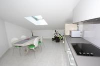 Kuchyň nebo kuchyňský kout v ubytování Rooms and Apartment Luana