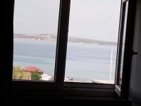 aus einem Fenster mit Meerblick in der Unterkunft Moderne Wohnung in Privlaka mit Terrasse, Garten und Grill in Privlaka