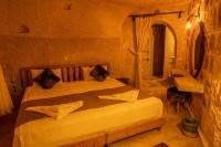 Postel nebo postele na pokoji v ubytování Carmin Cave Hotel