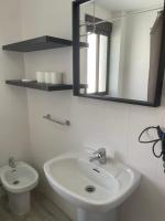A bathroom at SANTA PAULA CENTRO JUNTO CATEDRAL center