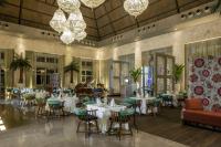 Un restaurante u otro lugar para comer en Jungala Hotel at VidantaWorld Riviera Maya