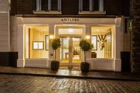 Η πρόσοψη ή η είσοδος του The White Hart Hotel Lincoln