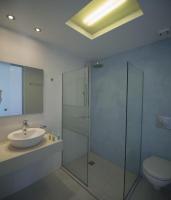 A bathroom at Frida Apartments