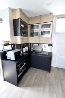 Kuchyňa alebo kuchynka v ubytovaní Le Bercail : Apt avec balcon et parking, vue phare!