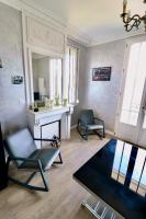 Posedenie v ubytovaní Le Bercail : Apt avec balcon et parking, vue phare!