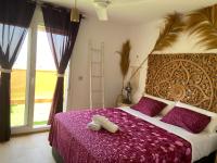 A bed or beds in a room at Apartamento Atico Duplex de 1 dorm en Tarifa