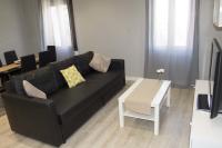 TV a/nebo společenská místnost v ubytování Apartamenticos Plaza Las Armas