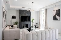 Telewizja i/lub zestaw kina domowego w obiekcie REF 1466 - Cannes Back Croisette - Penthouse for rent