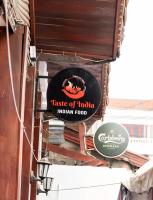 een bord voor de smaak van Indiaas eten bij VV Villa Vangvieng in Vang Vieng