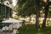 Vrt pred nastanitvijo The Fontenay Hamburg