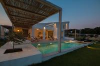Bazén v ubytovaní Aristotelia Gi - Premium Luxury Villas with Private Pools alebo v jeho blízkosti
