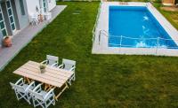 Bazén v ubytovaní Aristotelia Gi Ikies - Olympiada Poolside Retreats alebo v jeho blízkosti