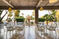 Imagem da galeria de Black & White Boho Resort em Melíssion