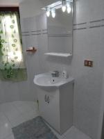 A bathroom at TITI' appartamento vacanze La Corte