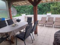 Posedenie v ubytovaní Vila Brig 108 - private swimming pool and jacuzzi