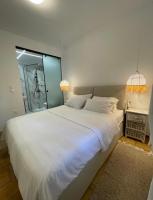 A bed or beds in a room at Sarwnisland