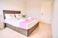 A bed or beds in a room at LOVELY AND SUNNY APARTAMENT 300m FROM BEACH!!