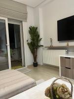 TV a/nebo společenská místnost v ubytování Super appartement avec 5 piscines en résidence