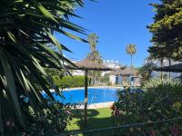 Bazén v ubytovaní Apartamento en Costa Ballena, Urb. Playa Ballena alebo v jeho blízkosti