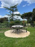 A garden outside Agriturismo Aia Leccioni