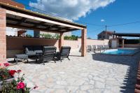 Patio alebo iná vonkajšia časť ubytovania Holiday Home Luka Pridraga