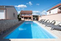Bazén v ubytovaní Holiday Home Luka Pridraga alebo v jeho blízkosti