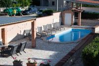 Bazén v ubytovaní Holiday Home Luka Pridraga alebo v jeho blízkosti