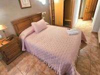 Posteľ alebo postele v izbe v ubytovaní HOSTAL JJ salduero