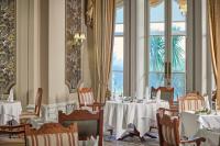 Un restaurante u otro lugar para comer en The Grand Hotel