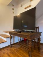 TV a/nebo společenská místnost v ubytování Riverside Stay at Stary Rynek - billiards, foosball and arcade games
