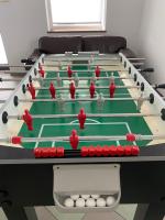 Herní místnost v ubytování Riverside Stay at Stary Rynek - billiards, foosball and arcade games